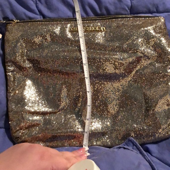 🆕Victoria’s Secret Gold sequins clutch NWT🆕 - Picture 3 of 4